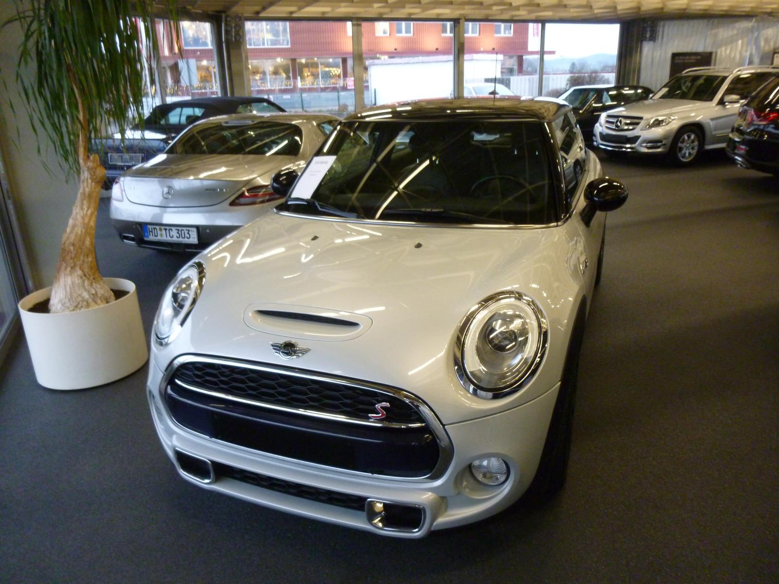 MINI COOPER S ,Navi,Parktronic,Leder,Panodach