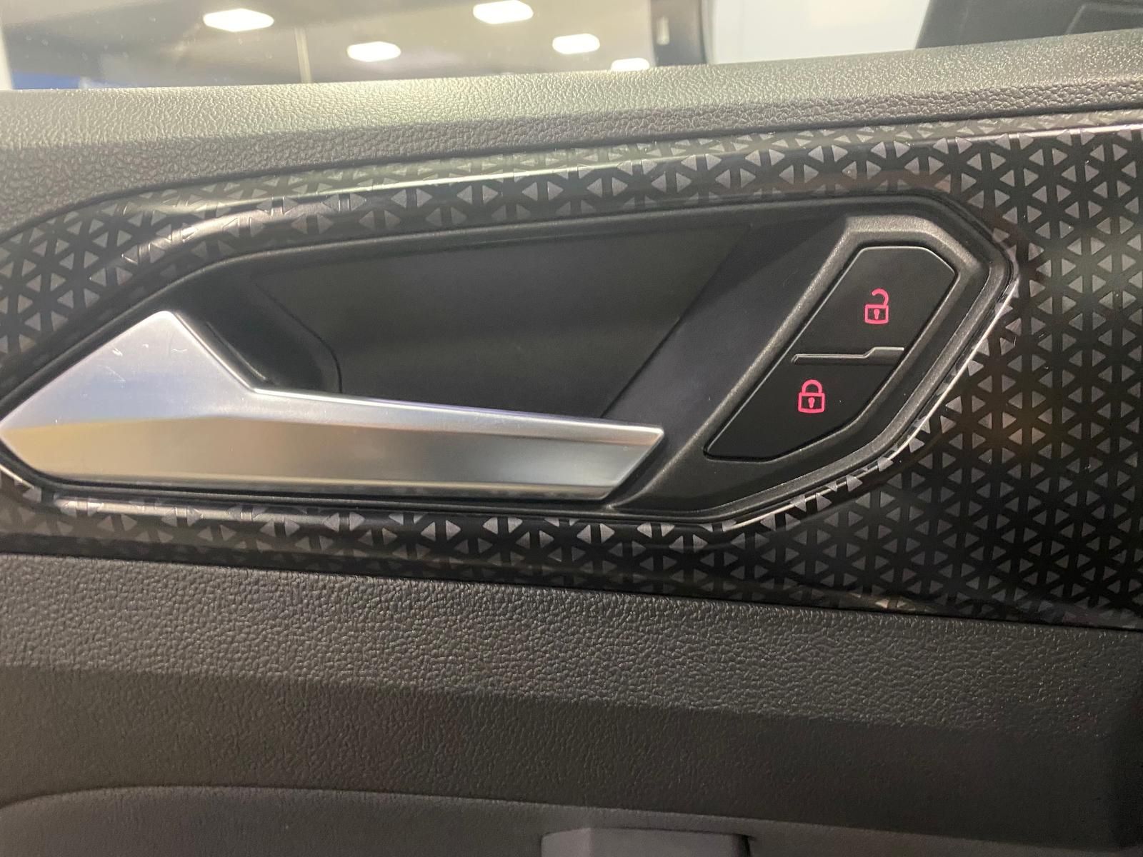Fahrzeugabbildung Volkswagen T-Cross 1.0 TSI Style APP+KLIMA+ACC+RFK+PDC+NAVI