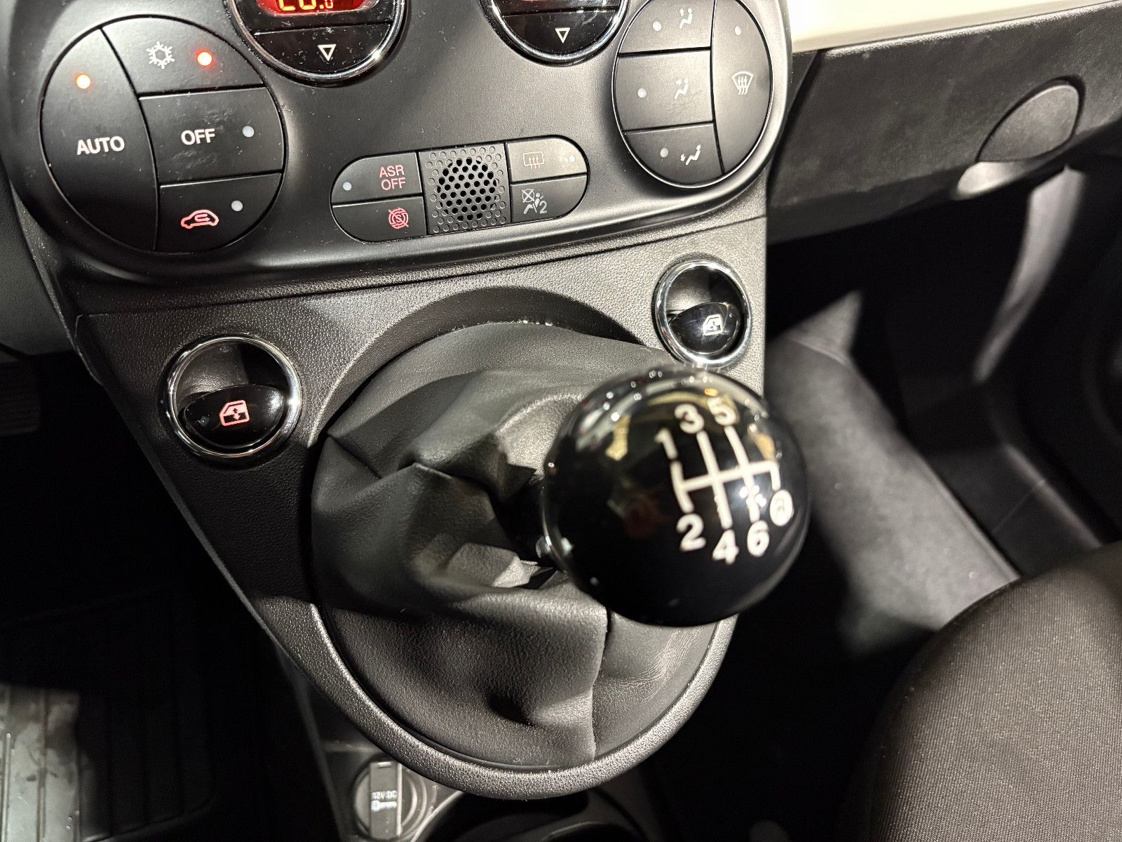 Fahrzeugabbildung Fiat 500 Dolcevita/PANO/PDC/KLIMA/DAB/TEMPOMAT/BLUETO