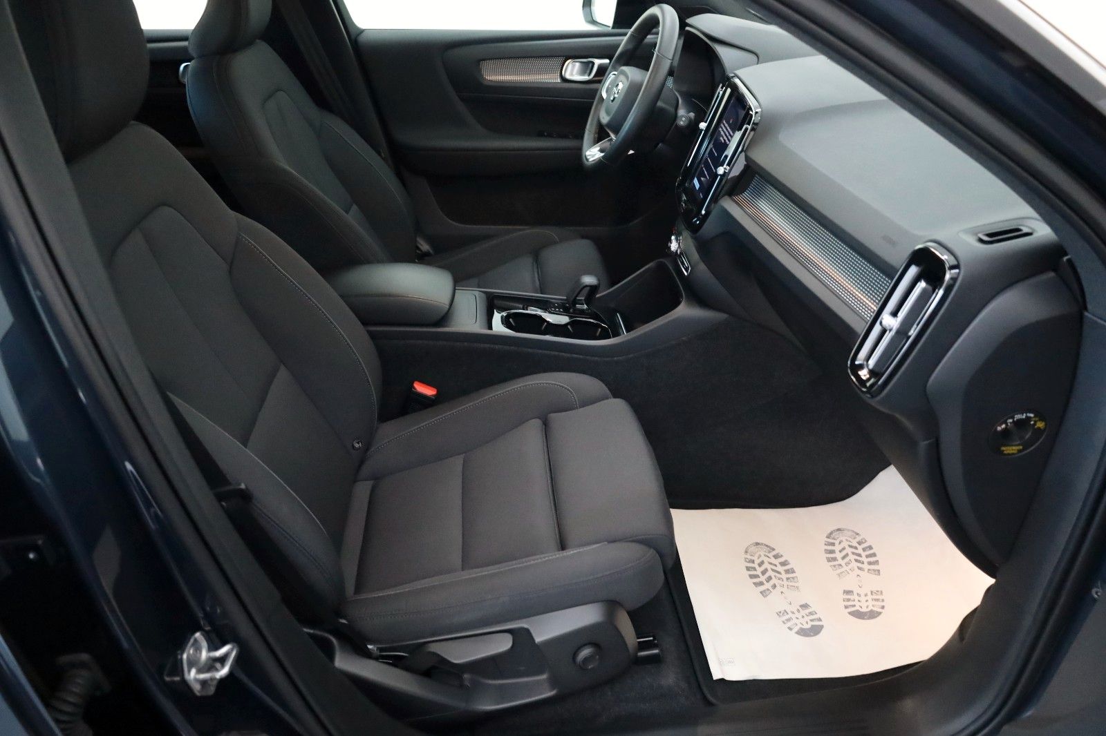 Fahrzeugabbildung Volvo XC40 Plus Recharge AWD,Navi,Kamera,SH,ACC