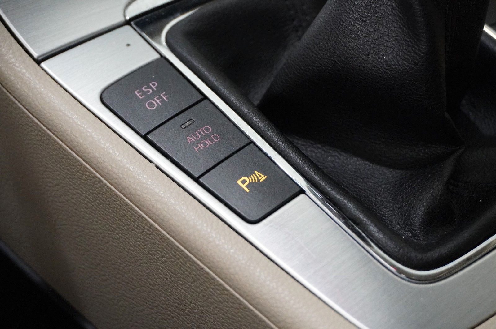 Fahrzeugabbildung Volkswagen Passat CC 2.0 TDI COUPE NAVI/BI-XENON/SHZ/PANO.