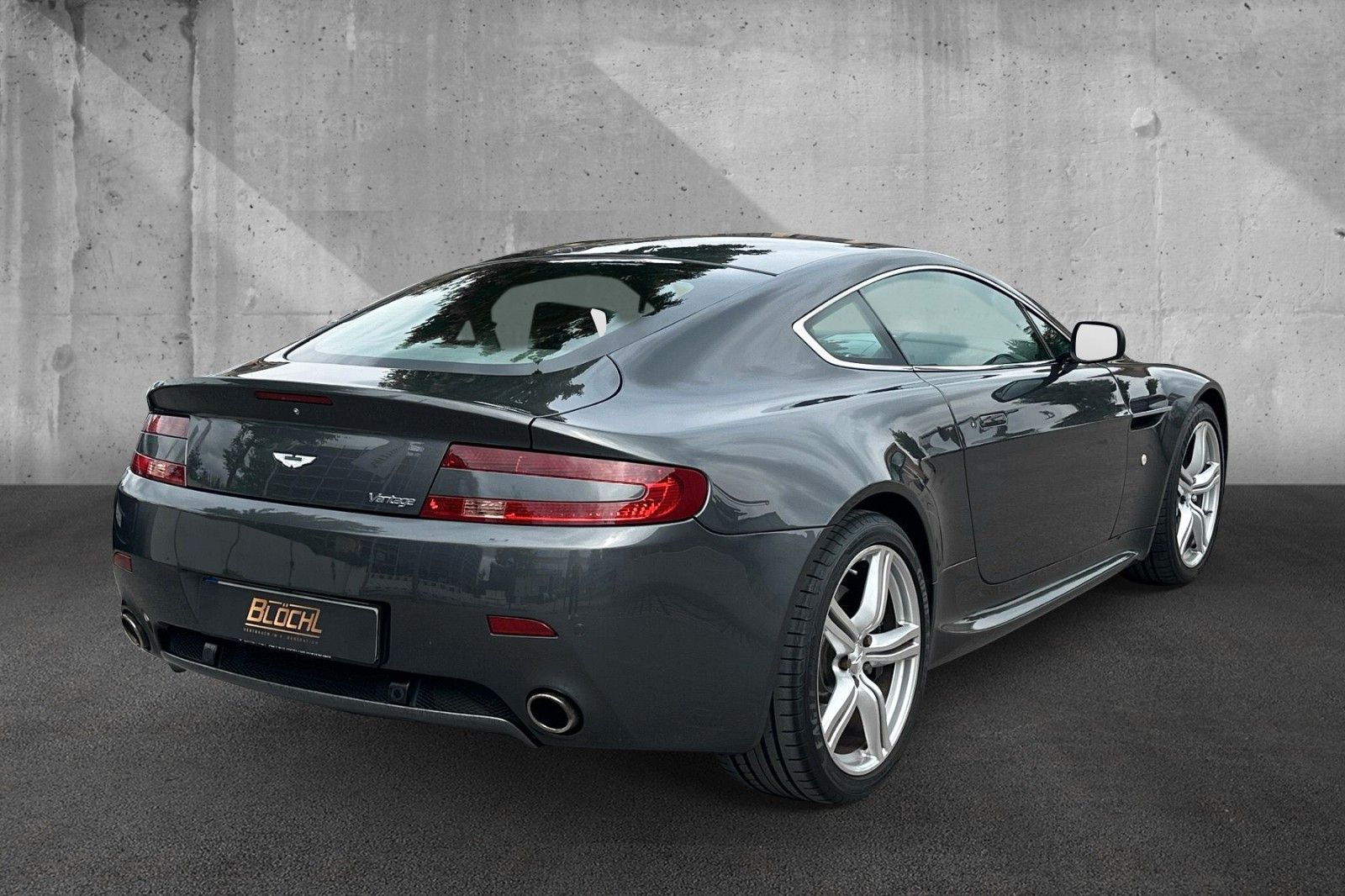 Fahrzeugabbildung Aston Martin V8 Vantage 4.7l