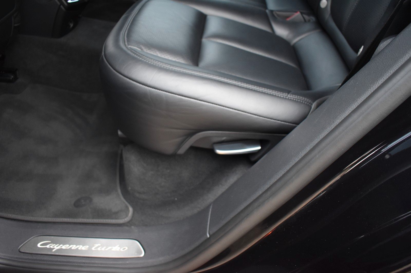 Fahrzeugabbildung Porsche Cayenne Turbo Panorama AHK Sport Chrono Keramik