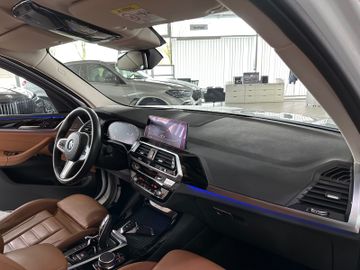Fahrzeugabbildung BMW X3 xD30d xLine Komfort 360°HUD ACC Panorama HiFi
