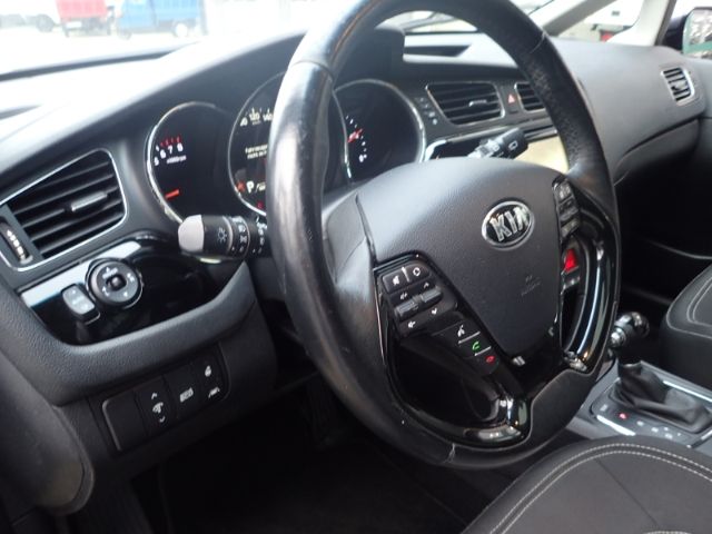 Fahrzeugabbildung Kia Ceed Spirit El. Panodach Navi Xenon Kurvenlicht