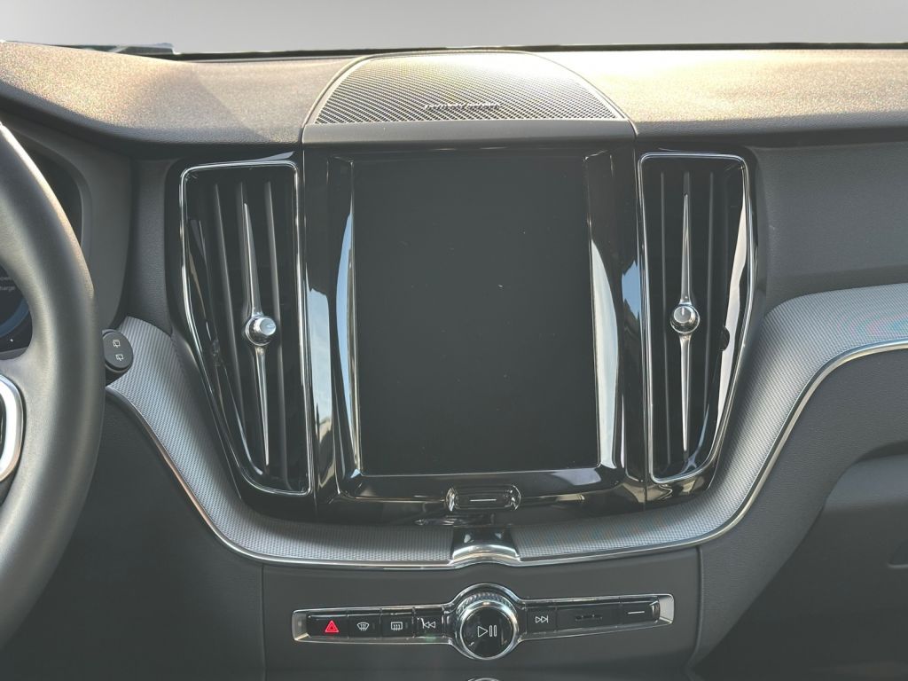 VOLVO XC60 T8 AWD Recharge Plus Dark 360° AHK semi ele VOLVO XC60 T8 AWD Recharge Plus Dark 360° AHK semi ele