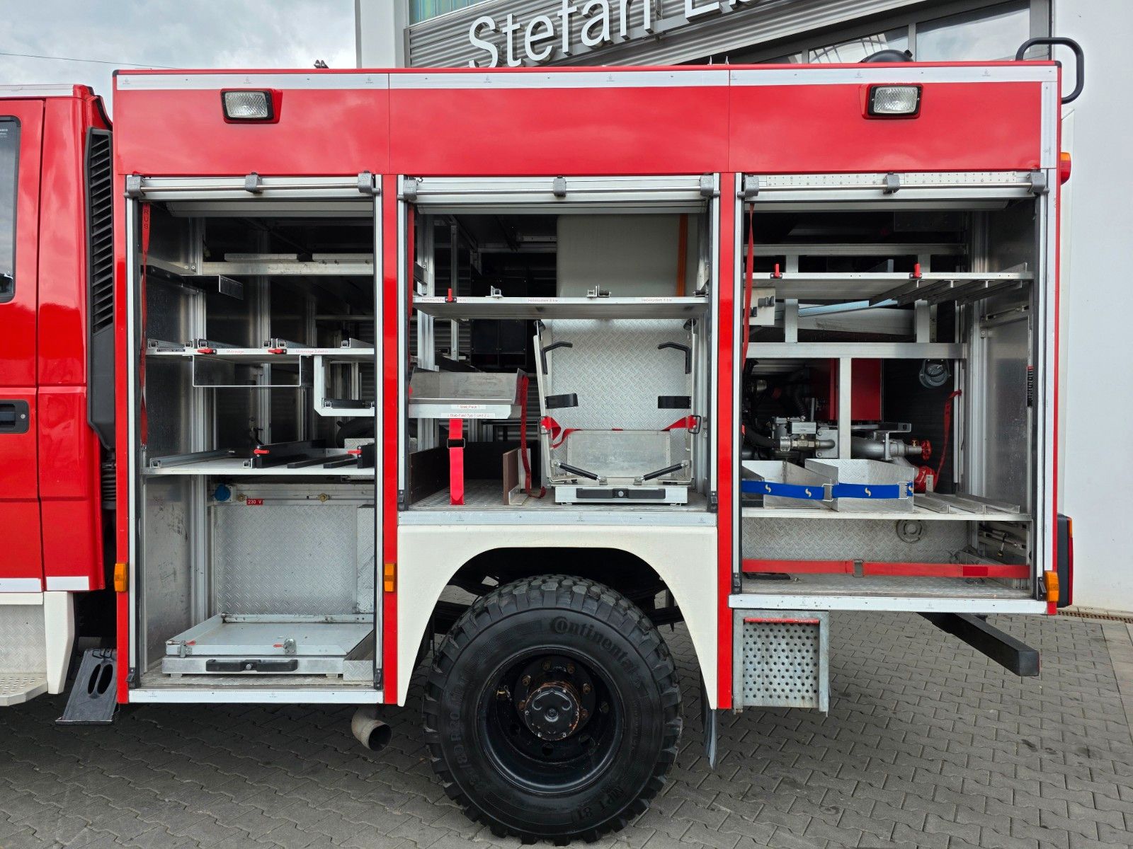 Fahrzeugabbildung Iveco EuroFire Tector FF100EW21 4x4 LF8 Löschfahrzeug