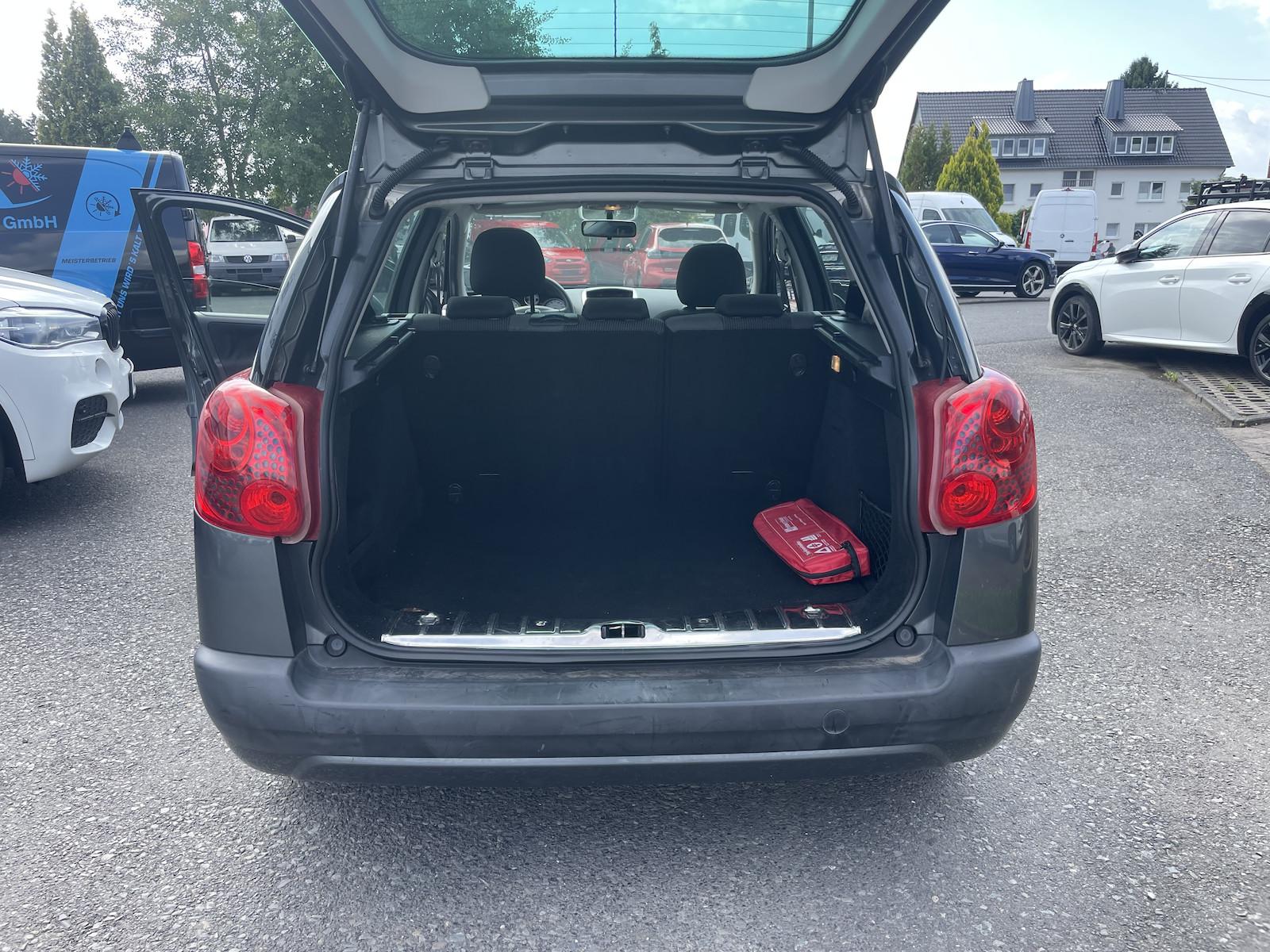 Peugeot 207 2010 — photo 12
