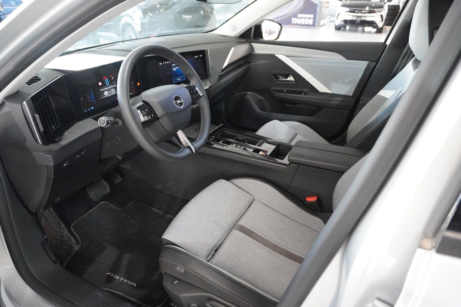 Fahrzeugabbildung Opel Astra L ST 1.6 HYBRID ELEGANCE NAVI/LED/KAMERA