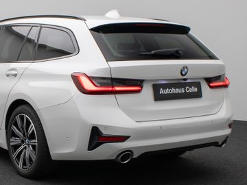 Fahrzeugabbildung BMW 320d xD SportLine HUD DAB 360°Stop&Go Alarm AHK
