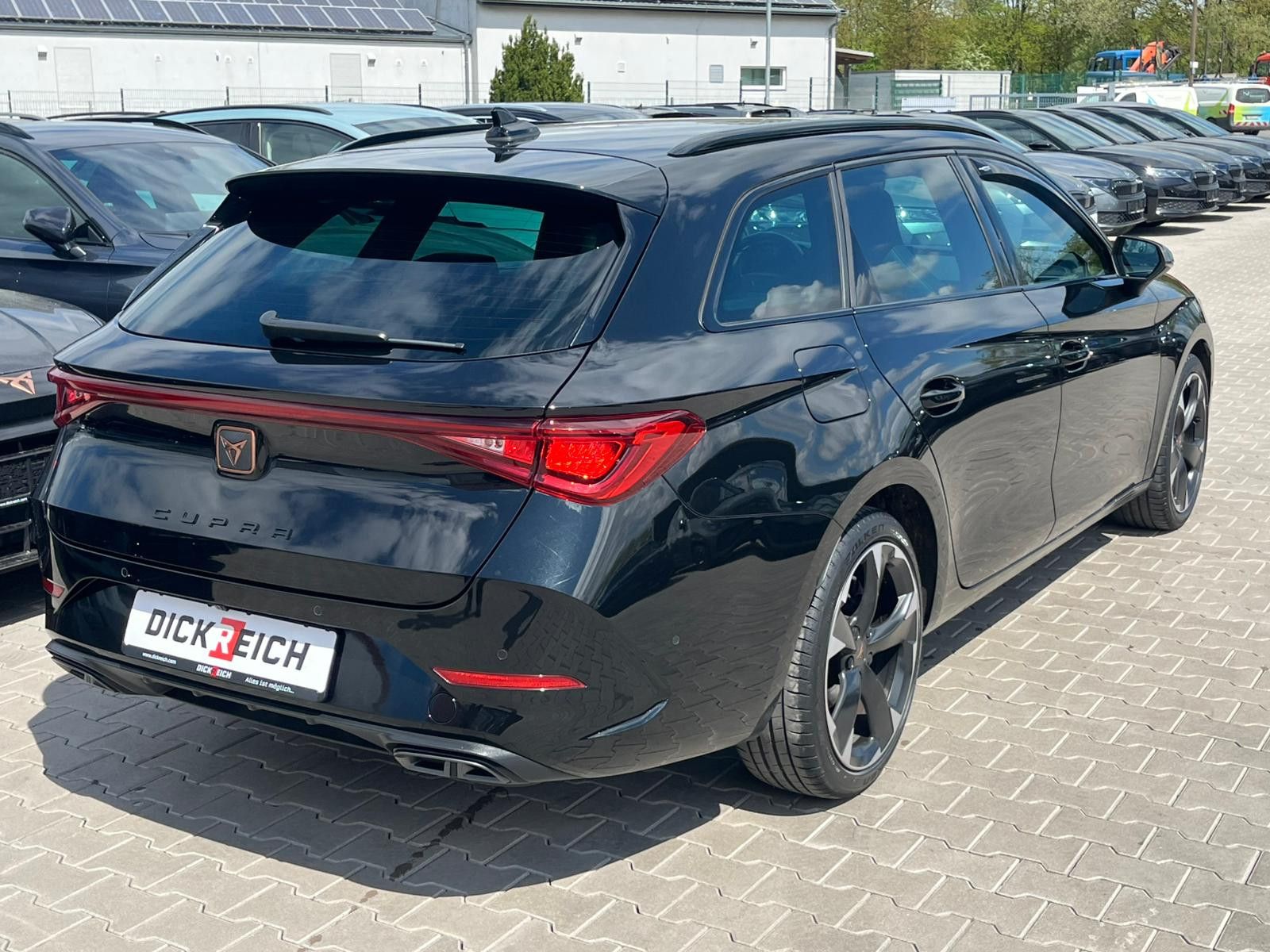 Fahrzeugabbildung CUPRA Leon 1.5 TSI LED*NAVI*APP*SHZ*KAMERA*ACC*MEMORY