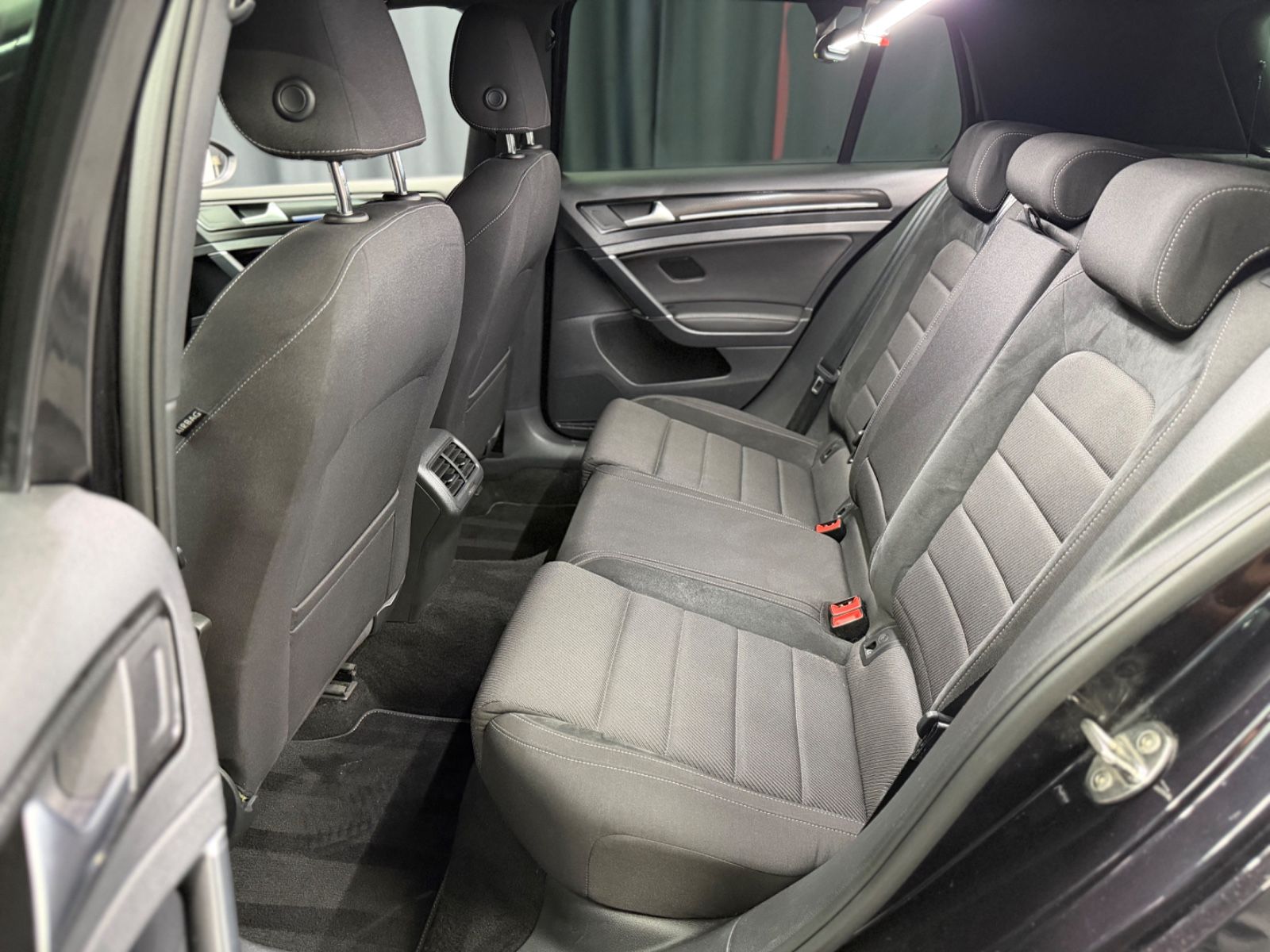 Fahrzeugabbildung Volkswagen Golf VII 2.0 R 4Motion |DSG|VIRTUAL|2.HAND
