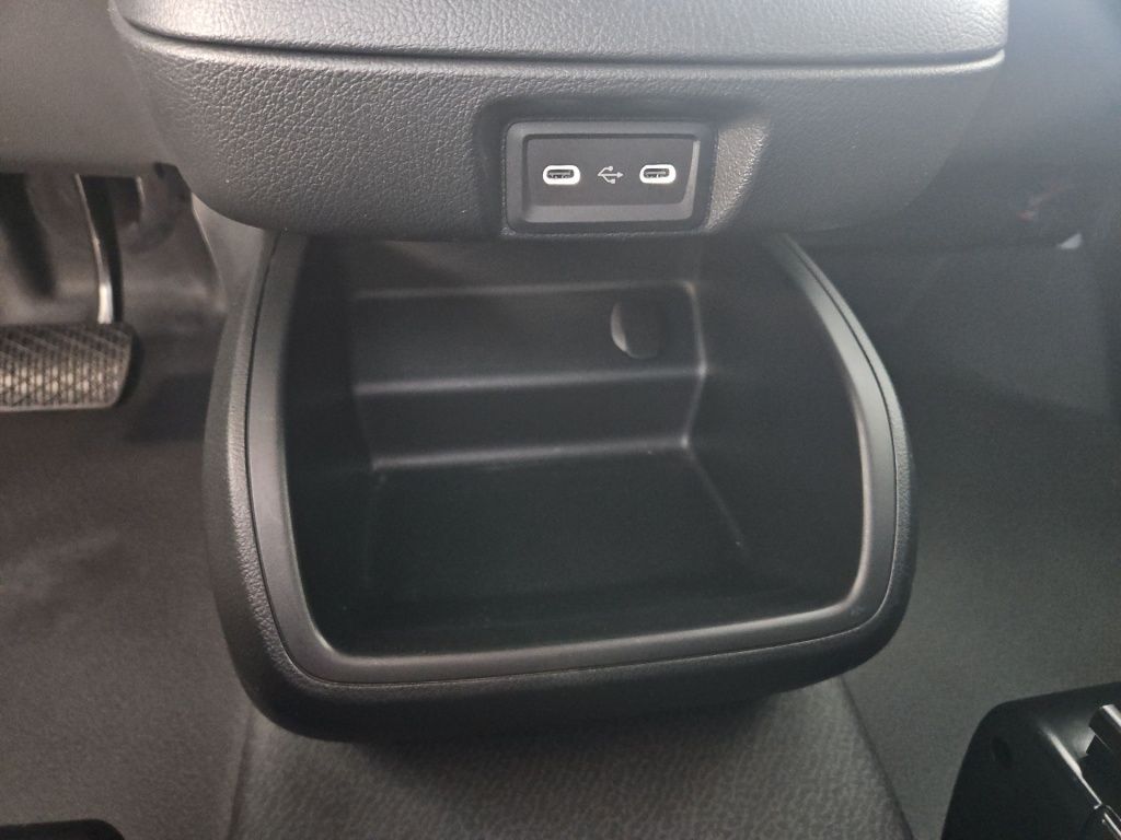 Fahrzeugabbildung Mercedes-Benz Vito 119 Mixto lang 4x4 5 Sitze LED Nav SHZ 360°