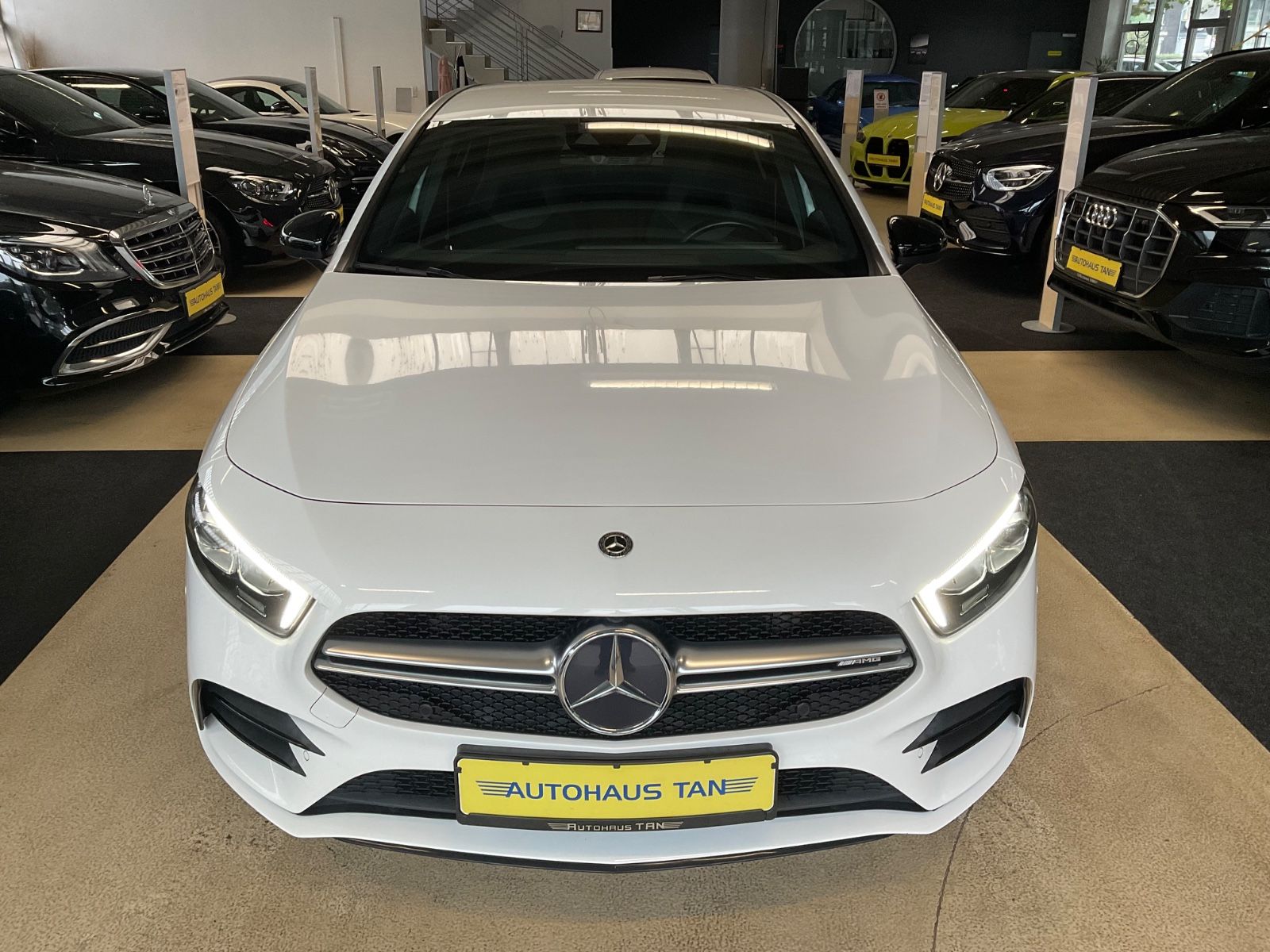 Fahrzeugabbildung Mercedes-Benz A 35 AMG 4Matic*Head-Up Display*MBUX