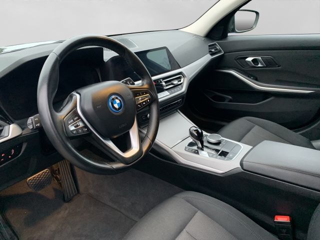 Fahrzeugabbildung BMW 330e Touring Advantage+Laser+Head up+Memory+DAB