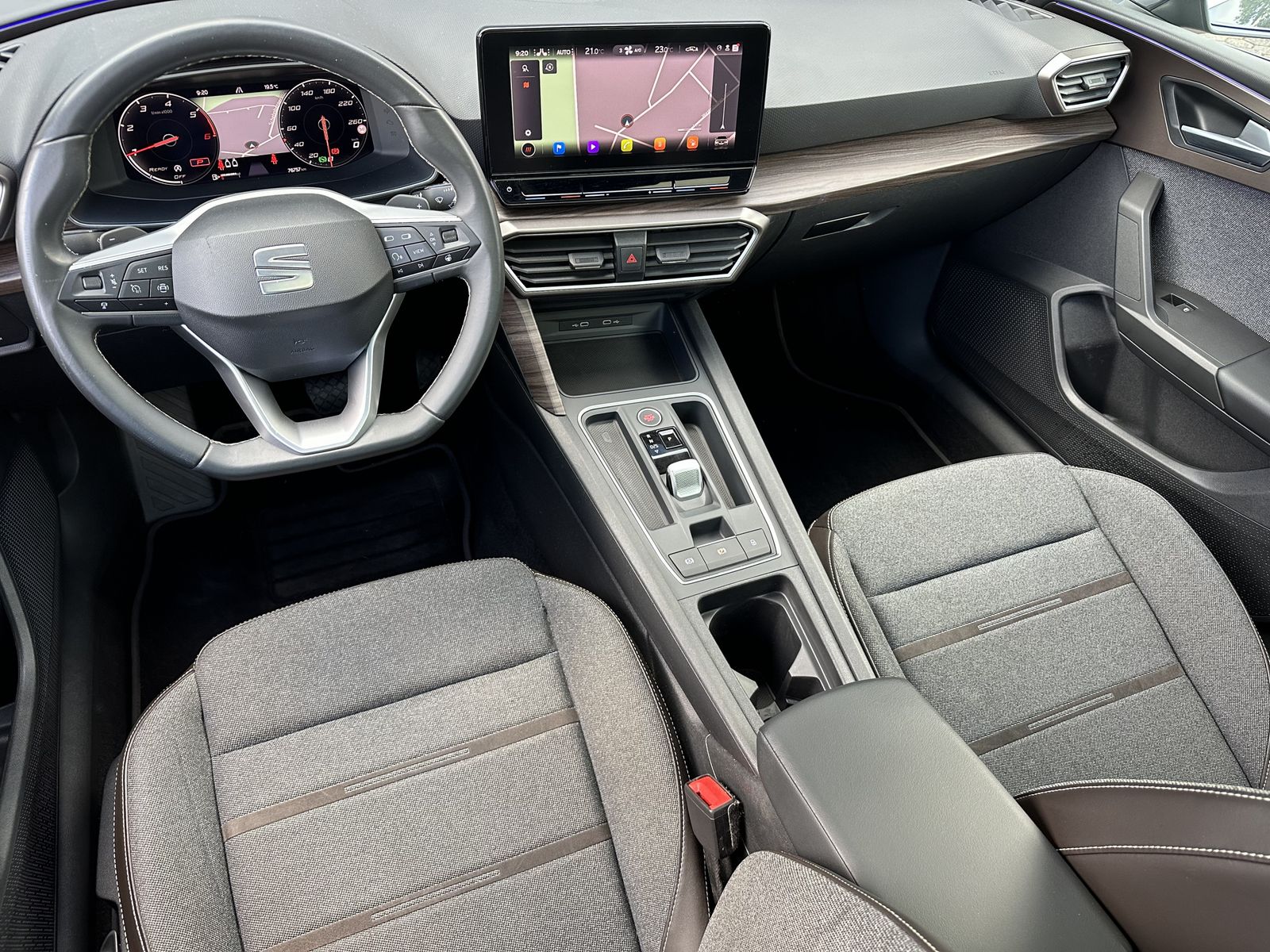 Fahrzeugabbildung SEAT Leon SpT 2.0 TDI DSG Xcellence NAV+LED+ACC+PANO