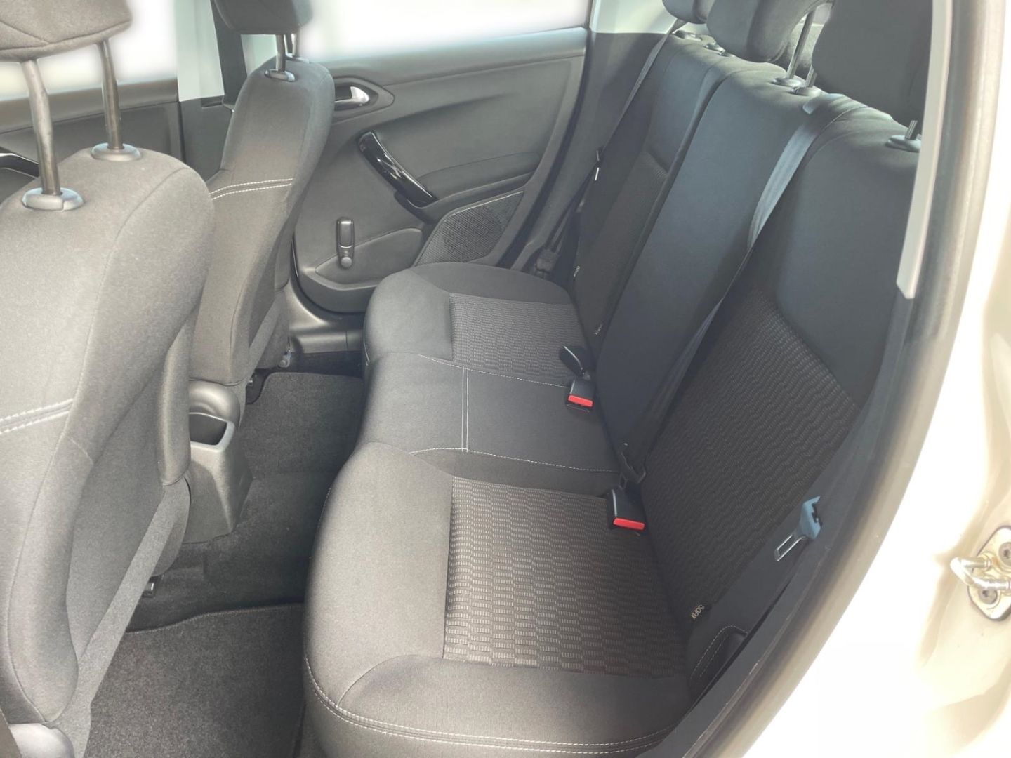 Fahrzeugabbildung Peugeot 208 1.2 Active Allwetterreifen Sitzheizung Parks
