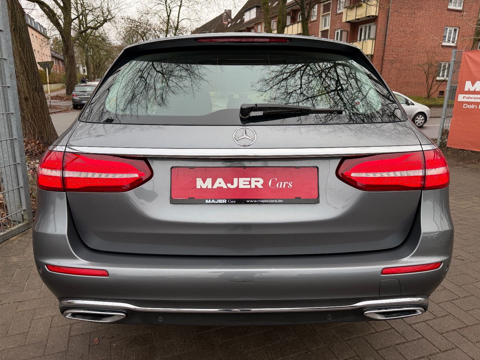 Fahrzeugabbildung Mercedes-Benz E 220d T Avantgarde LED*ACC*TEILLEDER*SHZ*AUTO