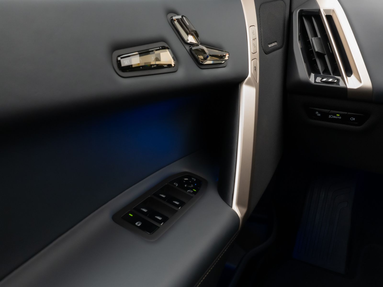 Fahrzeugabbildung BMW iX xD40 Sport SkyLounge 360°Laser DAB H/K 22Zoll