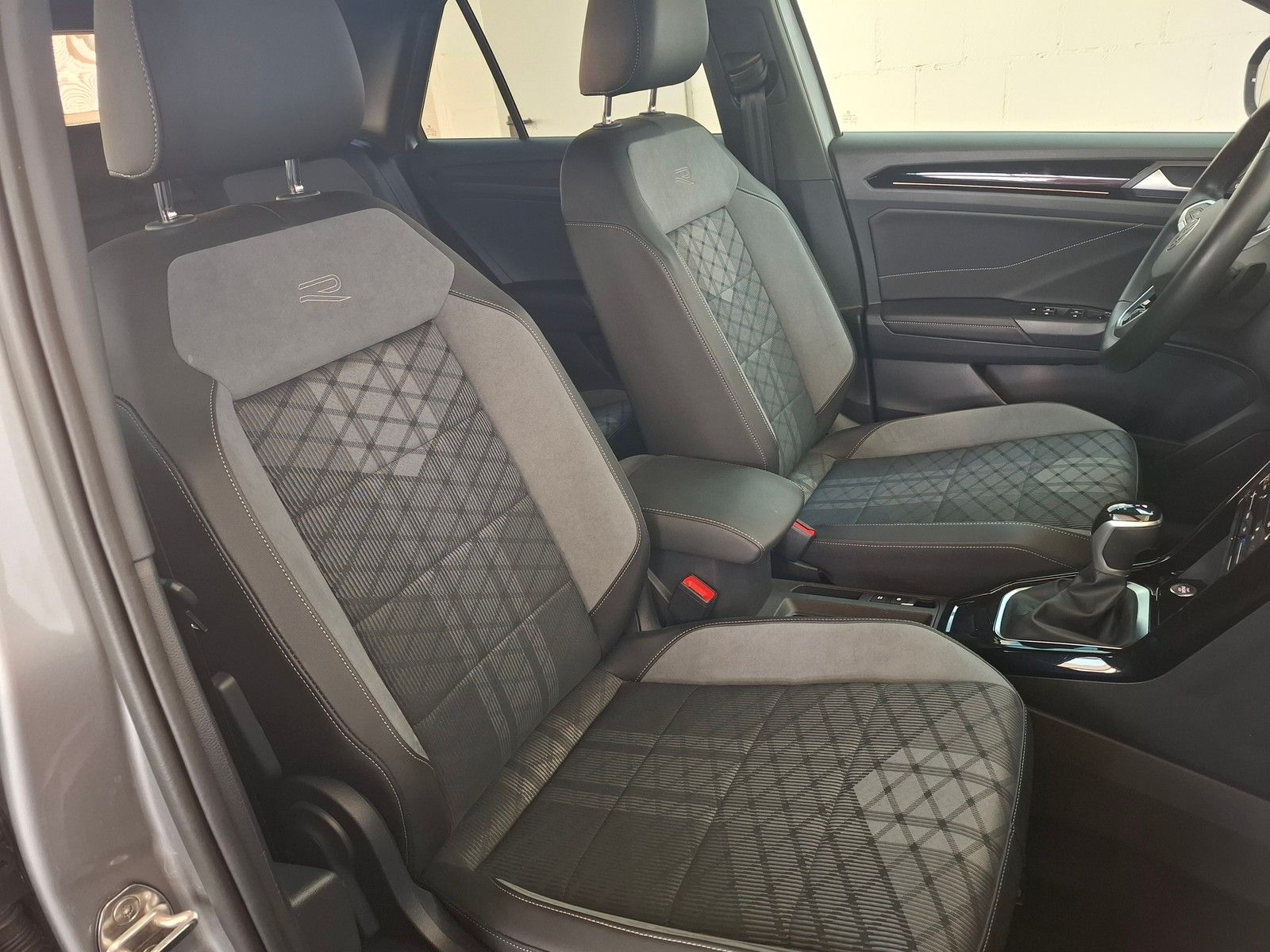 Fahrzeugabbildung Volkswagen T-Roc R-Line 1,5 TSI DSG +IQ.Drive+IQ.Light+Navi