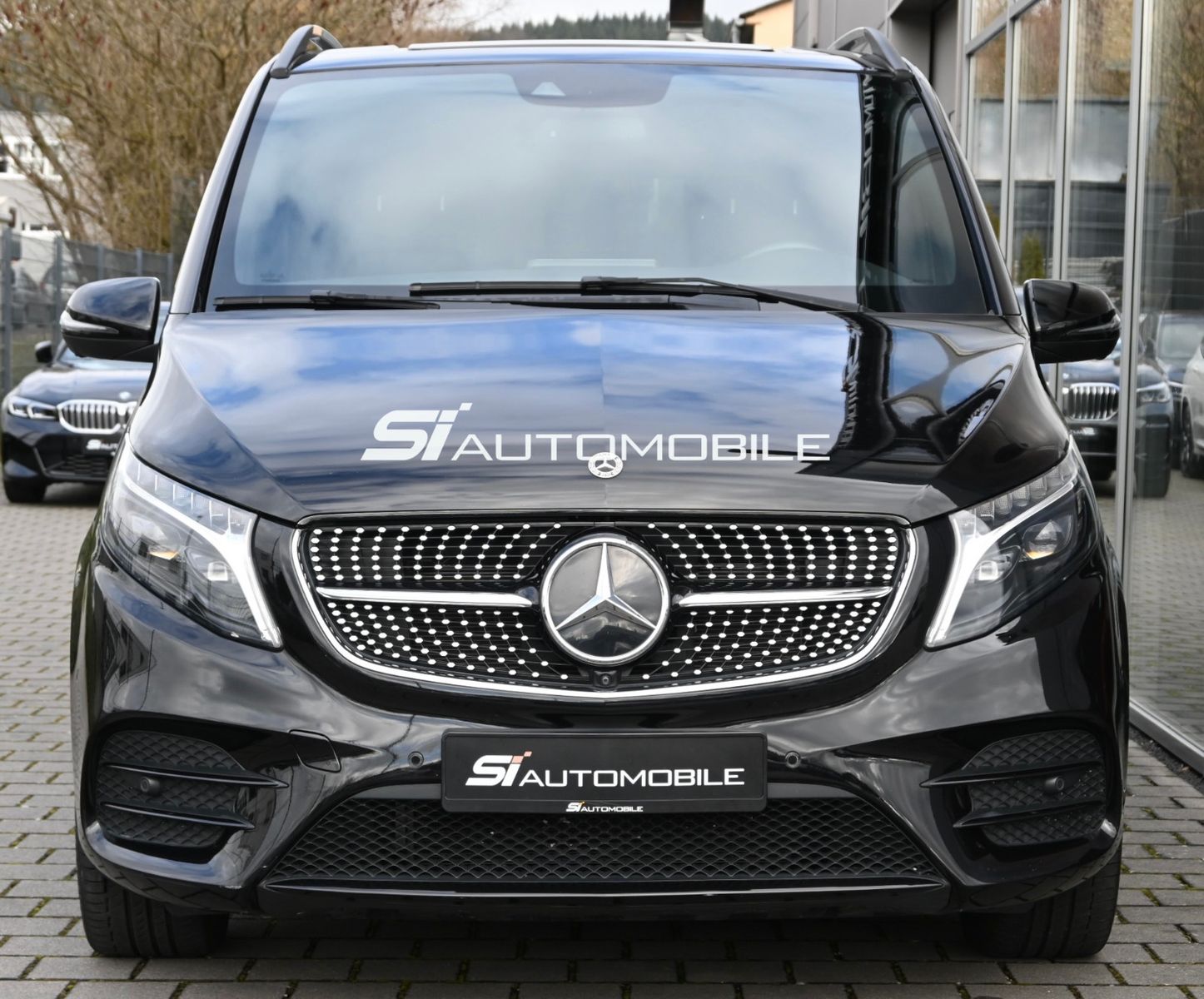 Fahrzeugabbildung Mercedes-Benz V 250 d 4Mat. AMG extralang °AIRMATIC°AHK°STHZ°