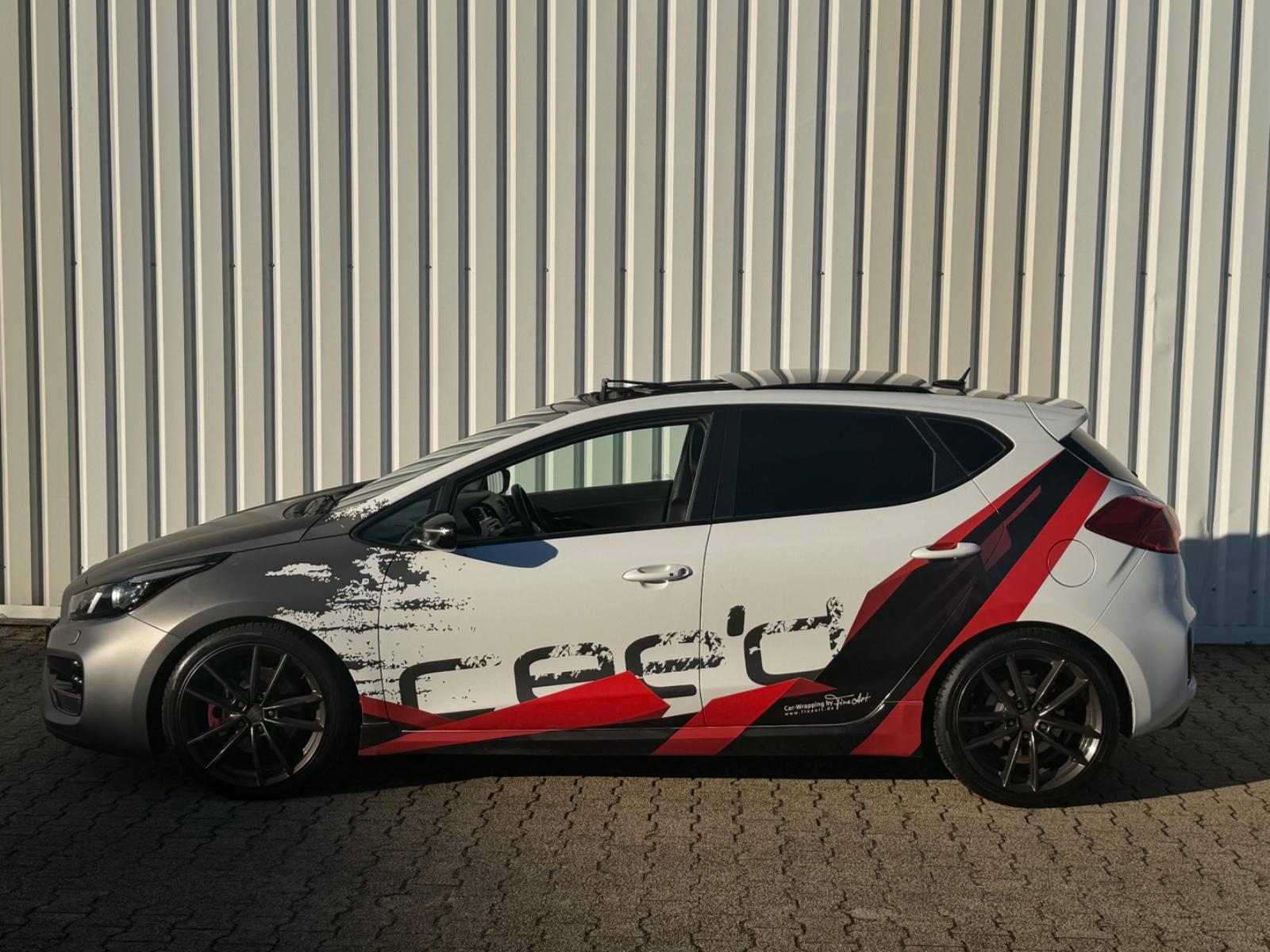 Kia Ceed 1.6 T-GDI GT-Track*PANO*KEYLESS*NAP*RFK*