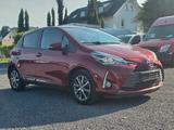 Toyota Yaris Hybrid Y20 Club - mit Hybrid-Antrieb: Rot, Kleinwagen