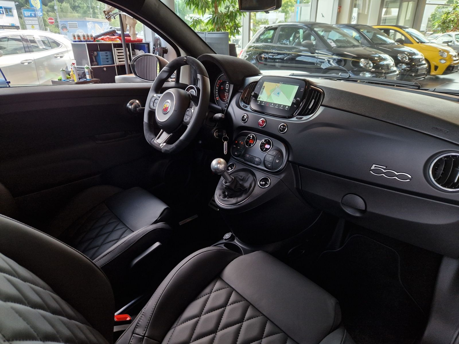 Fahrzeugabbildung Abarth 695C Turismo BEATS NAVI LEDER