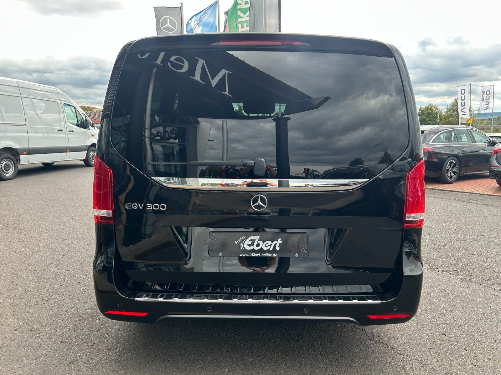 Fahrzeugabbildung Mercedes-Benz EQV 300 AVA PANORAMA LIege-Paket DISTRONIC
