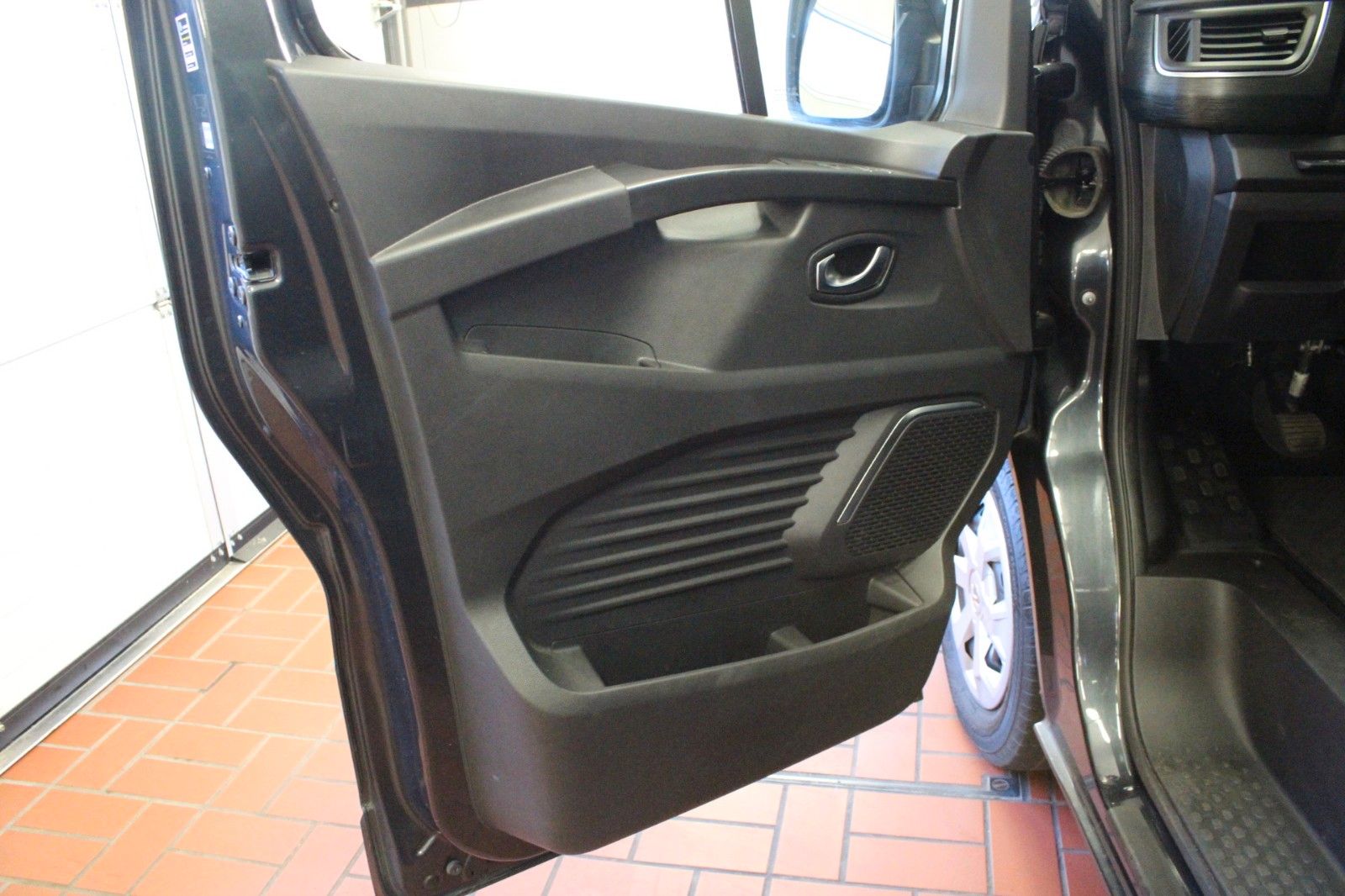 Fahrzeugabbildung Renault Trafic Grand L2 dCi 110 Blue*9-Sitzer*