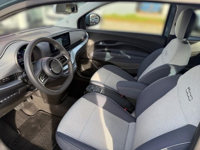 Fahrzeugabbildung Fiat 500 e Icon +NAVI+RFK+PDC+KLIMA+DAB+ACC+UVM+