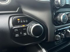 Fahrzeugabbildung Dodge RAM 1500 5,7L V8 Hemi 4x4 AHK Navi Leder Kamera