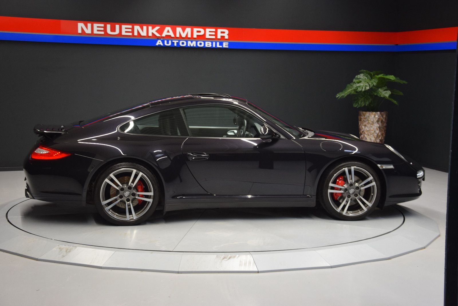 Fahrzeugabbildung Porsche 911 Carrera 4 S Coupe Leder Navi PDC SSD 19 ``