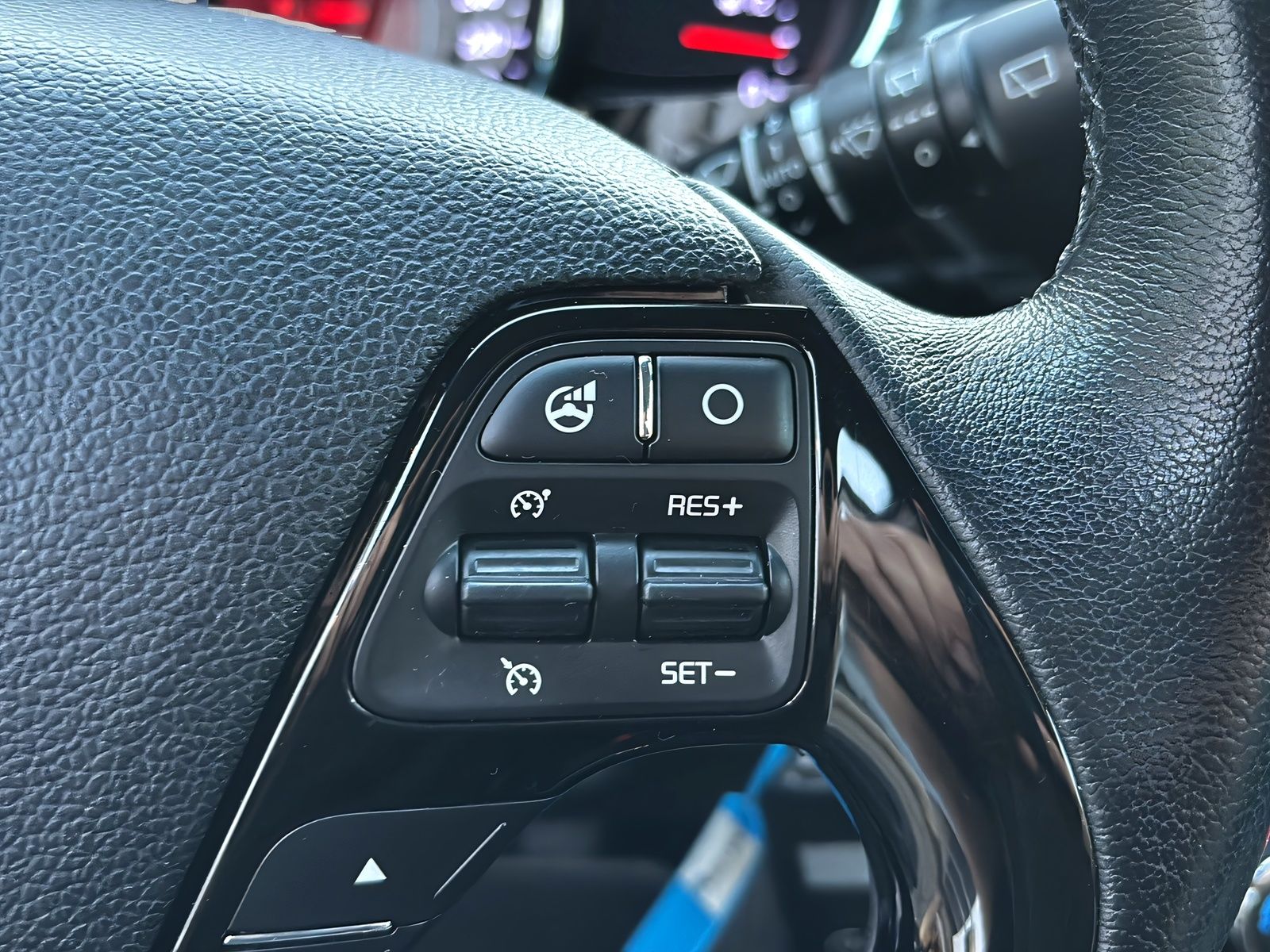 Fahrzeugabbildung Kia cee´d NAVI SITZHEIZ 2 x KLIMAAUT .TEMP. RF KAM