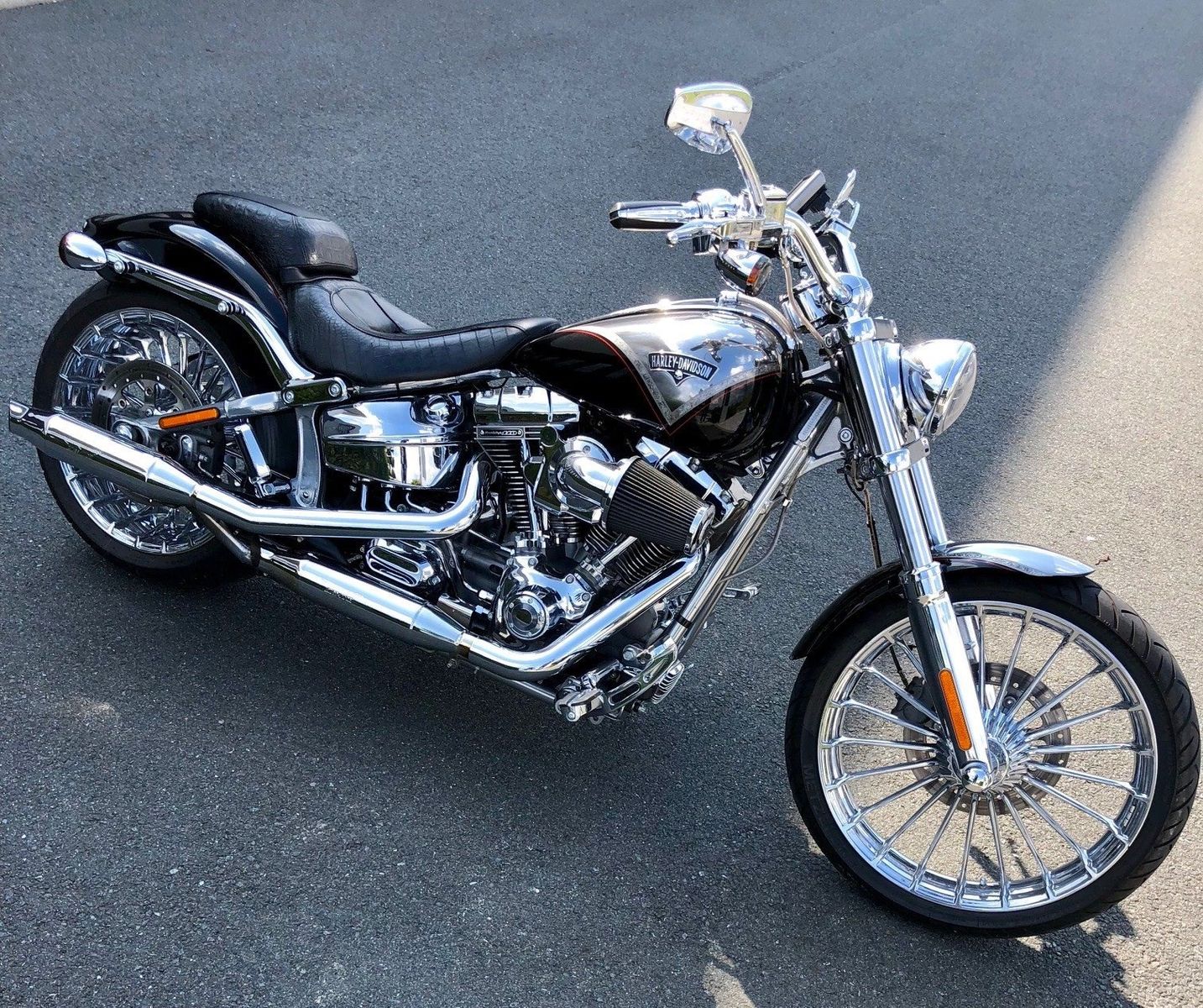 Fahrzeugabbildung Harley-Davidson CVO Breakout FXSBSE