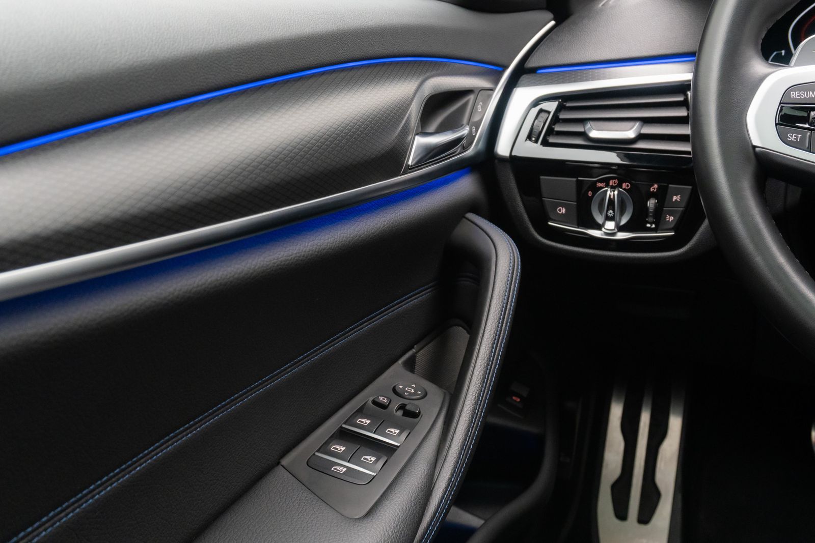 Fahrzeugabbildung BMW 540d xD M Sport Panorama HUD H/ K DAB SoftClose