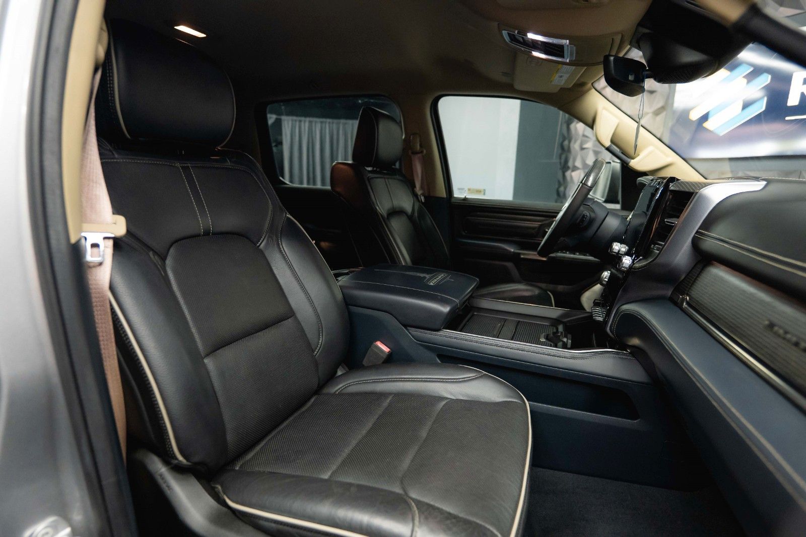 Fahrzeugabbildung Dodge RAM 5.7 V8 HEMI 4x4 Limited Longbed Hardtop 19%