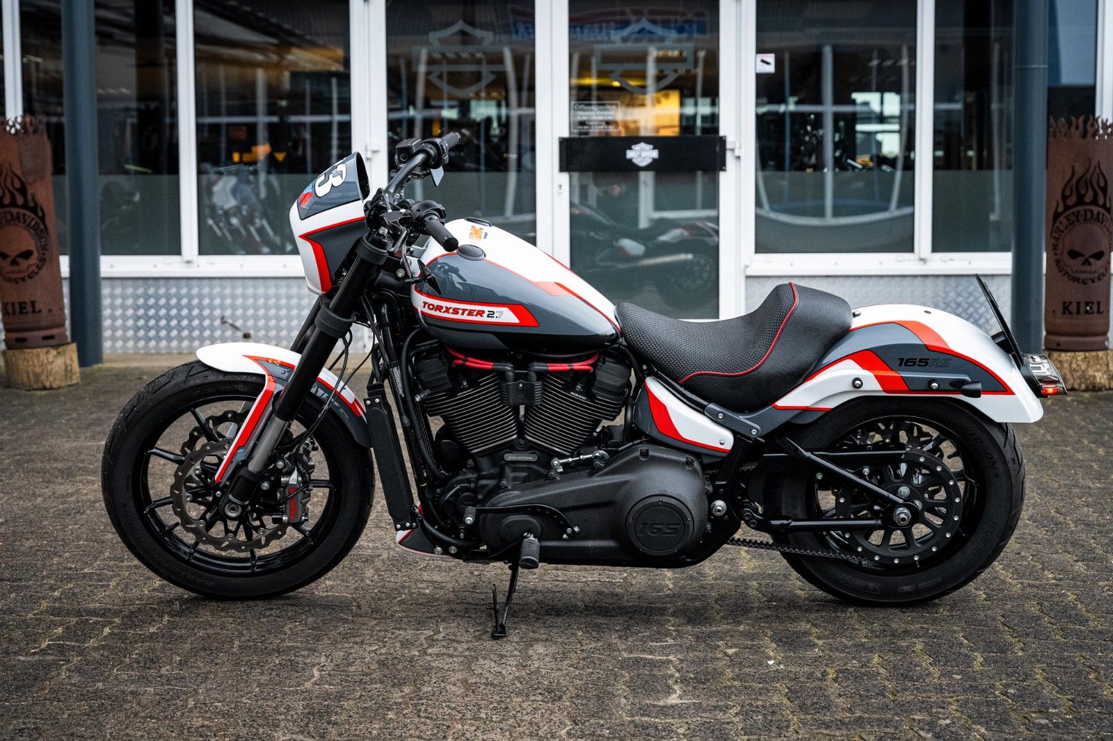 Fahrzeugabbildung Harley-Davidson TORXSTER FXLRS LOW RIDER S 165 cui  SERIEN NR. 1