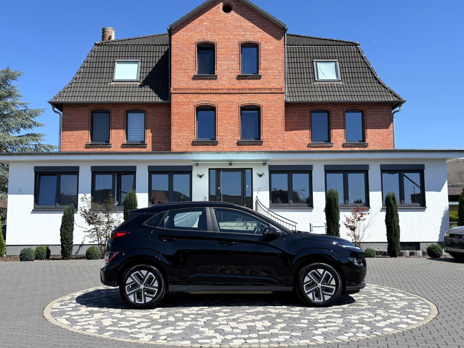 Hyundai Kona Elektro Select ACC SHZ LHZ CAM 3Phasen11KW