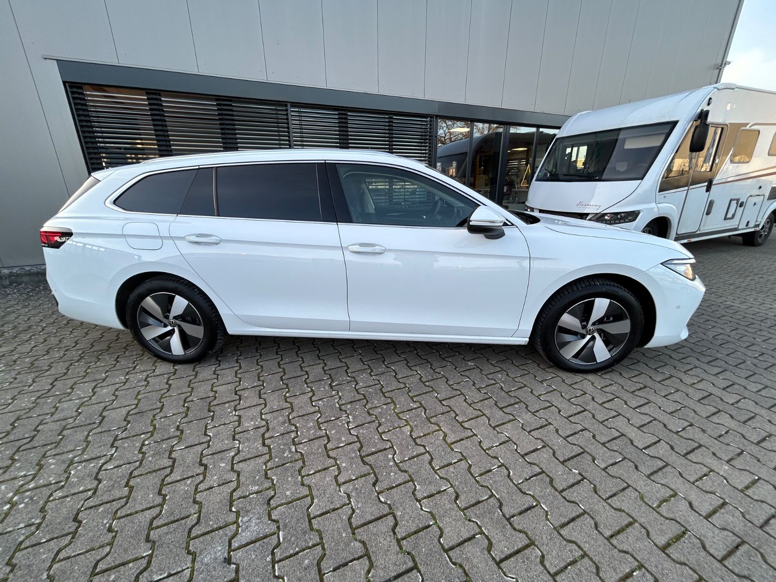 Fahrzeugabbildung Volkswagen Passat Variant 1.5 eTSI 110 kW Business