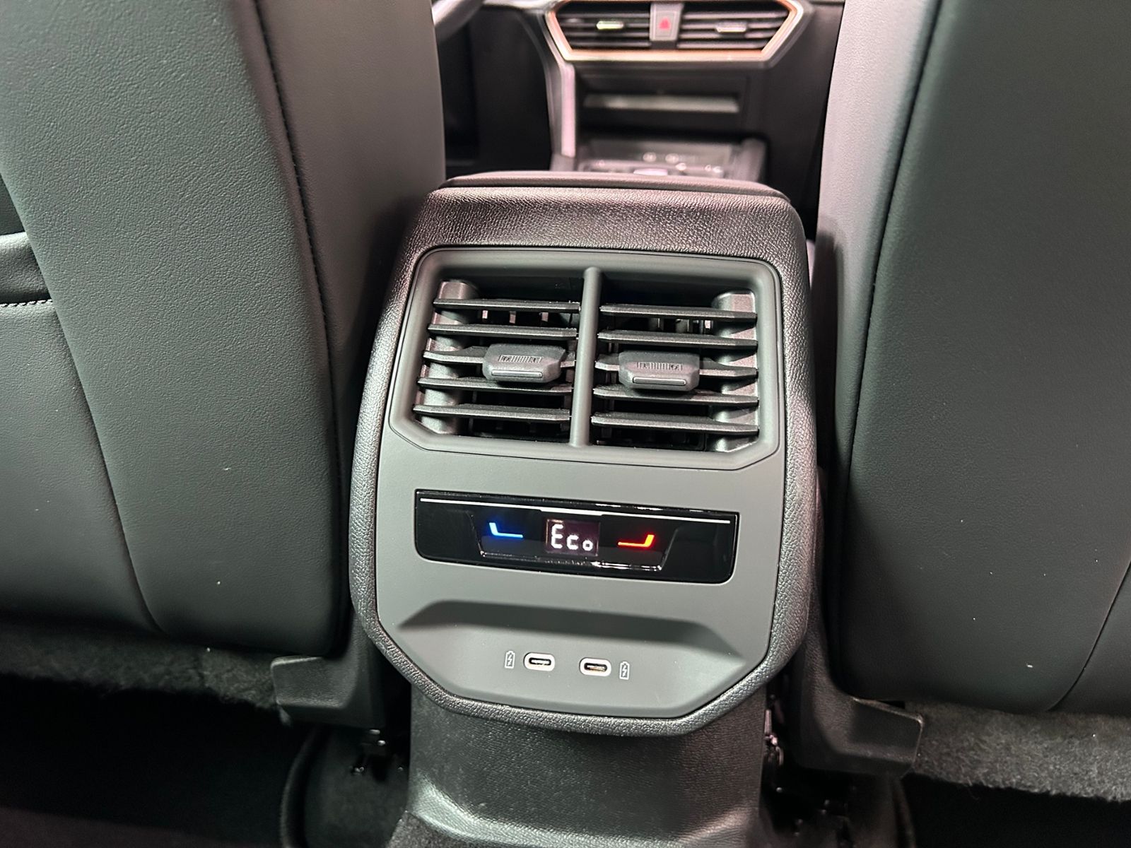 Fahrzeugabbildung CUPRA Leon Sportstourer VZ e-Hybrid NAV RFK SHZ 19"