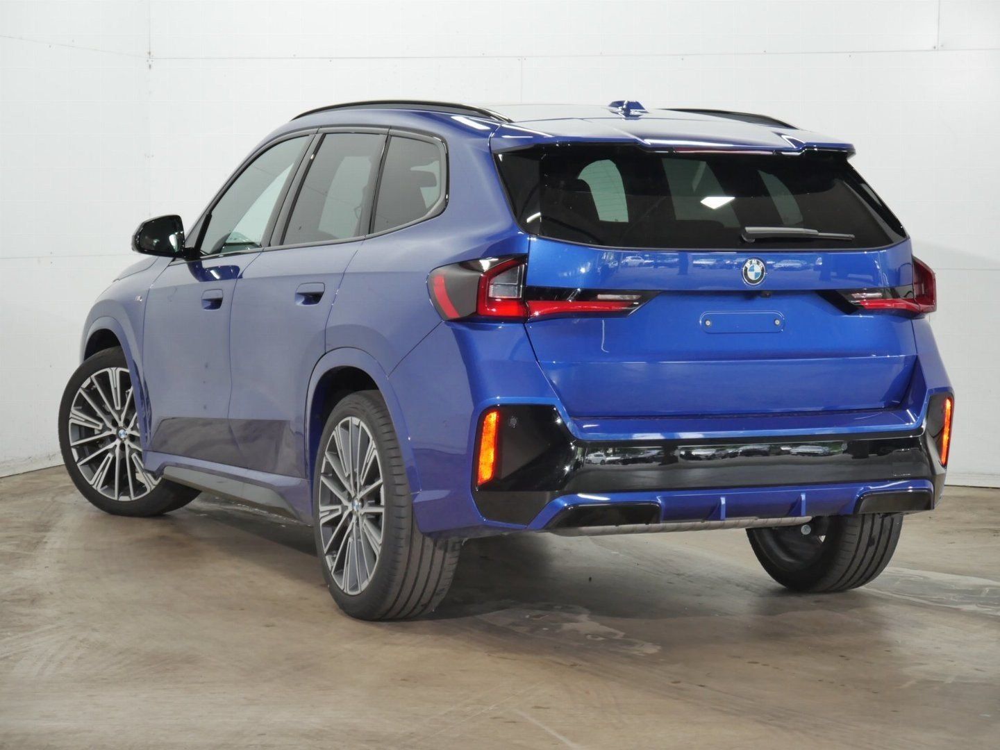 Fahrzeugabbildung BMW X1 sDrive20i | M-Sportpaket | Panorama-Glasdach
