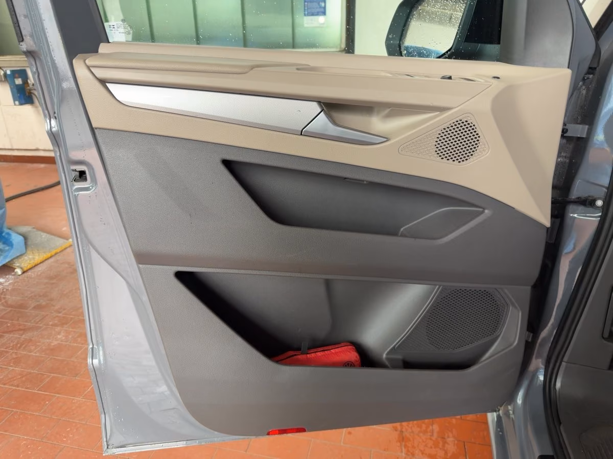 Volkswagen Multivan 7SITZER+MATRIX+APP+AHK+VIRT+LED+NAVI+PD