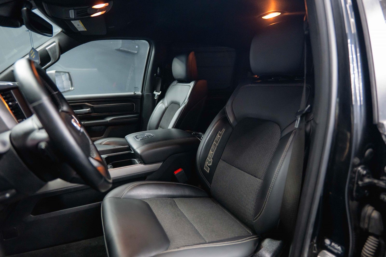 Fahrzeugabbildung Dodge RAM 5.7 V8 HEMI 4x4 REBEL OFFROAD Night AxleLock