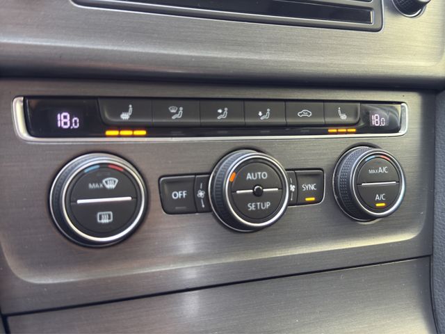 Volkswagen Golf VII Lim. 1.6 TDI DSG*PANO*XENON*PARKPILOT