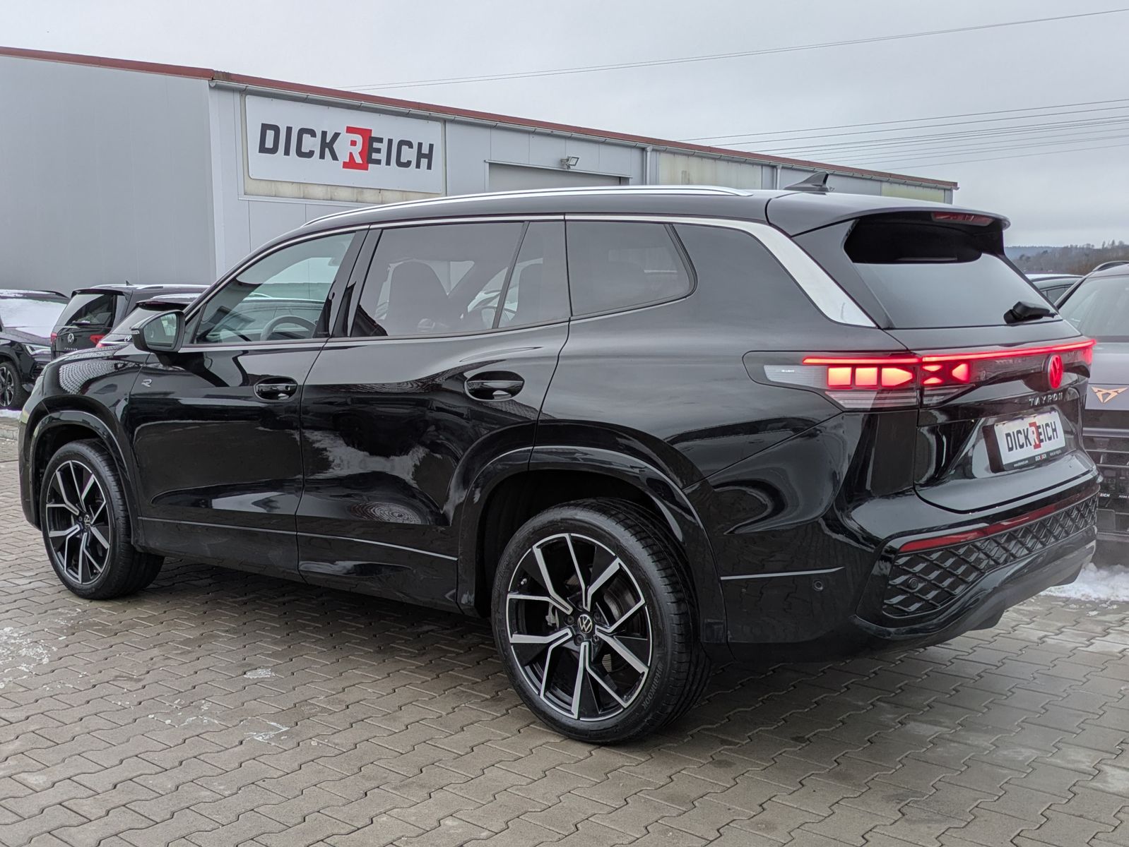 Fahrzeugabbildung Volkswagen Tayron 2.0 TDI 4M R-Line 7Si*MATRIX*AHK*PANO*HUD