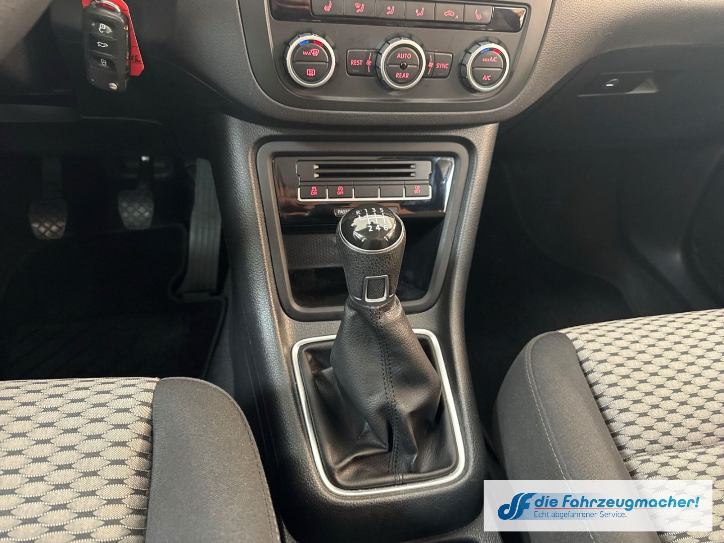 Fahrzeugabbildung Volkswagen Sharan Trendline BMT Dyn. Kurvenlicht Mehrzonenk