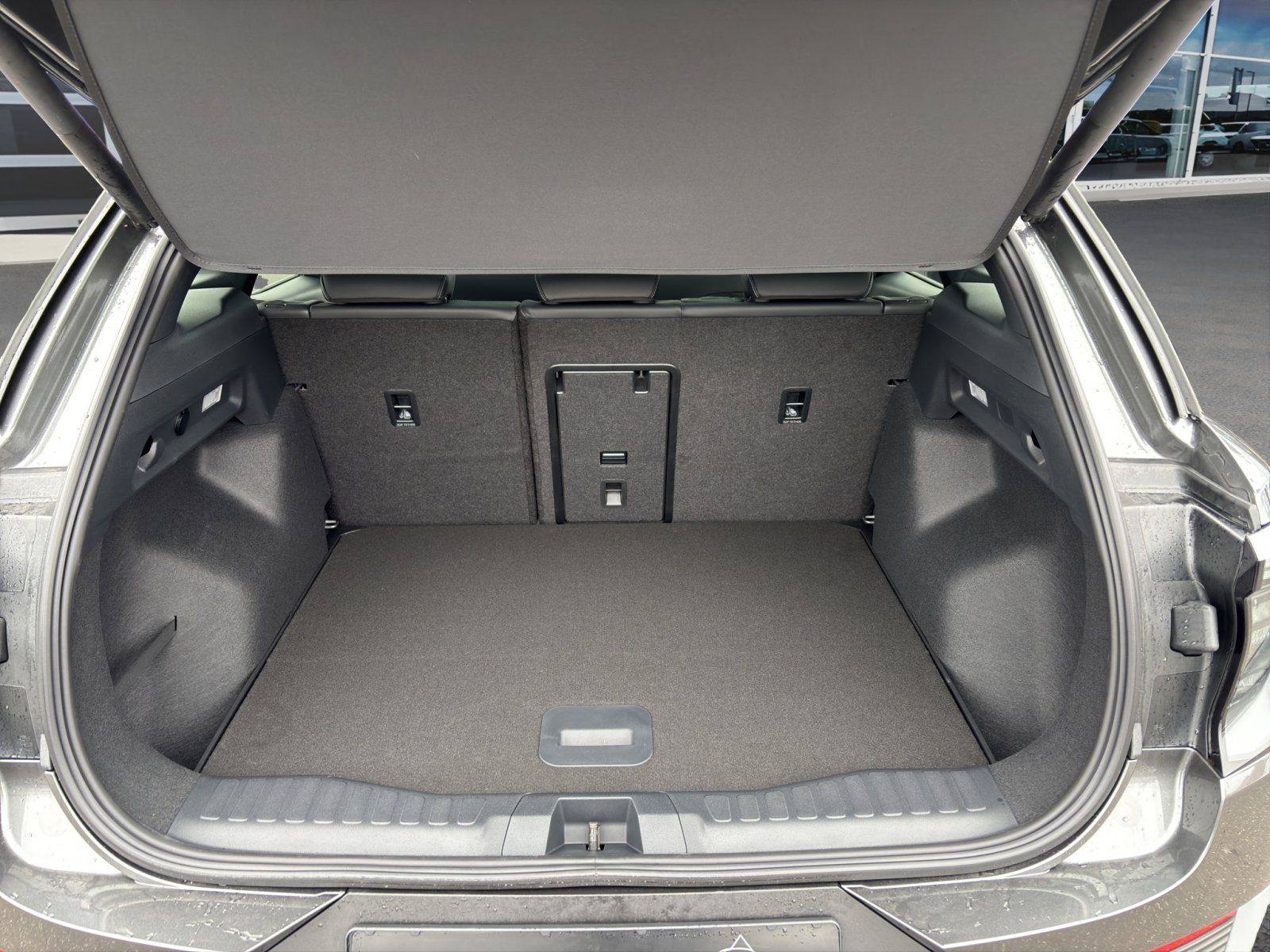 Fahrzeugabbildung Ford Explorer eMotor Premium RWD