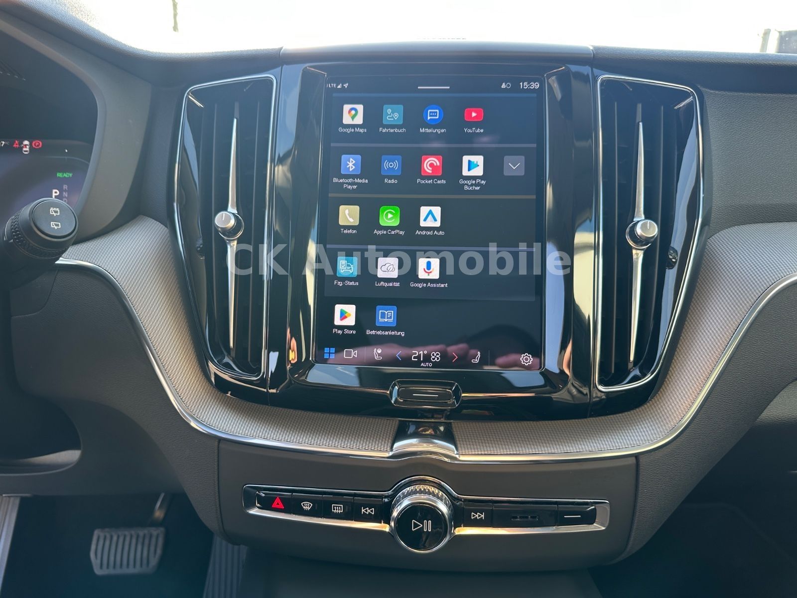 Fahrzeugabbildung Volvo XC60 T6 Plus Bright Recharge AWD/Navi/Pano/AHK