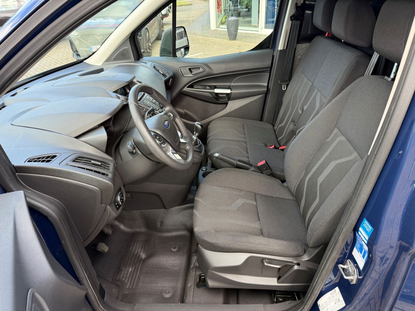 Fahrzeugabbildung Ford Transit Connect Kasten Trend AHK  Regalsystem PD